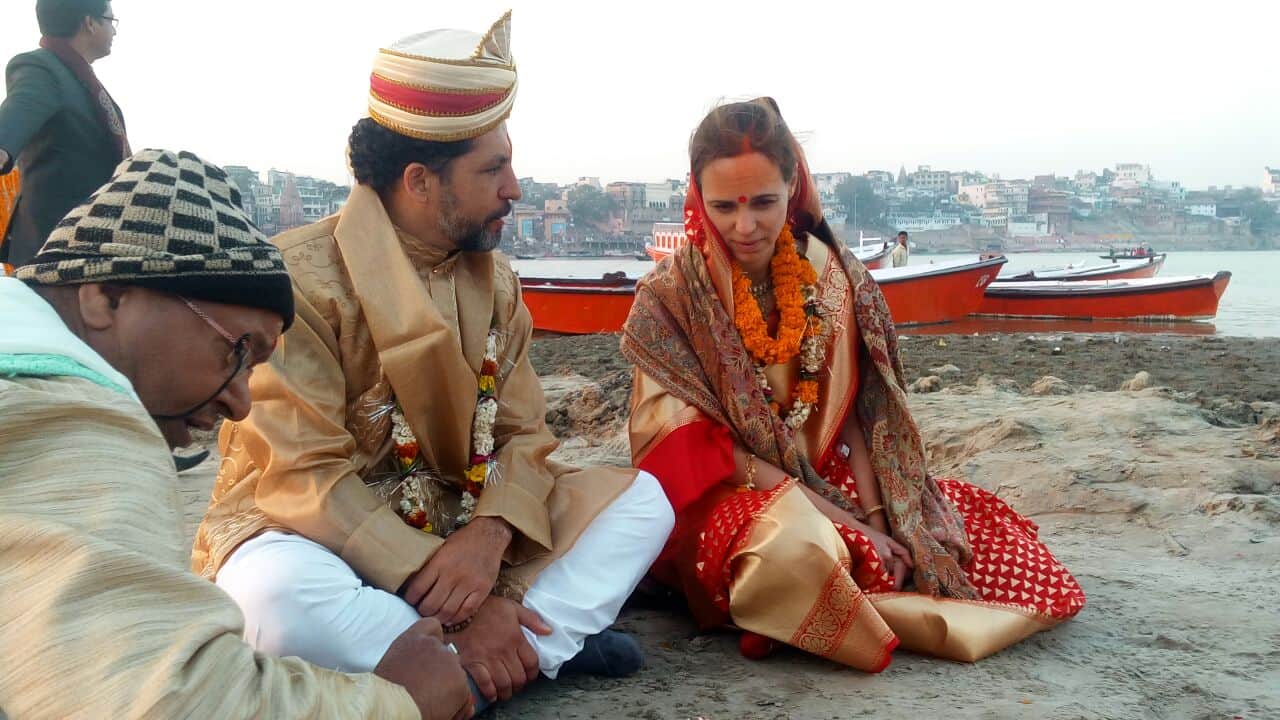 a mexican love couple get marraige at varanasi with hindu culture