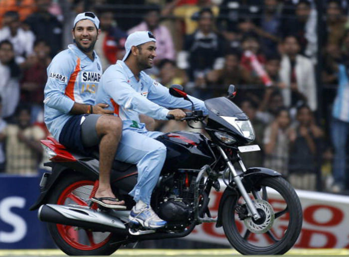 Dhoni Yuvraj Video After Practice Match Goes Viral on Social Media