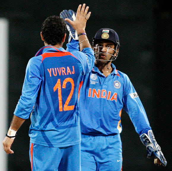 Dhoni Yuvraj Video After Practice Match Goes Viral on Social Media
