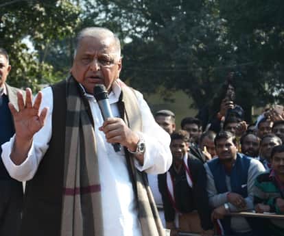 mulayam attacke on akhilesh yadav