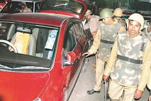 police captured three lakh to businessman