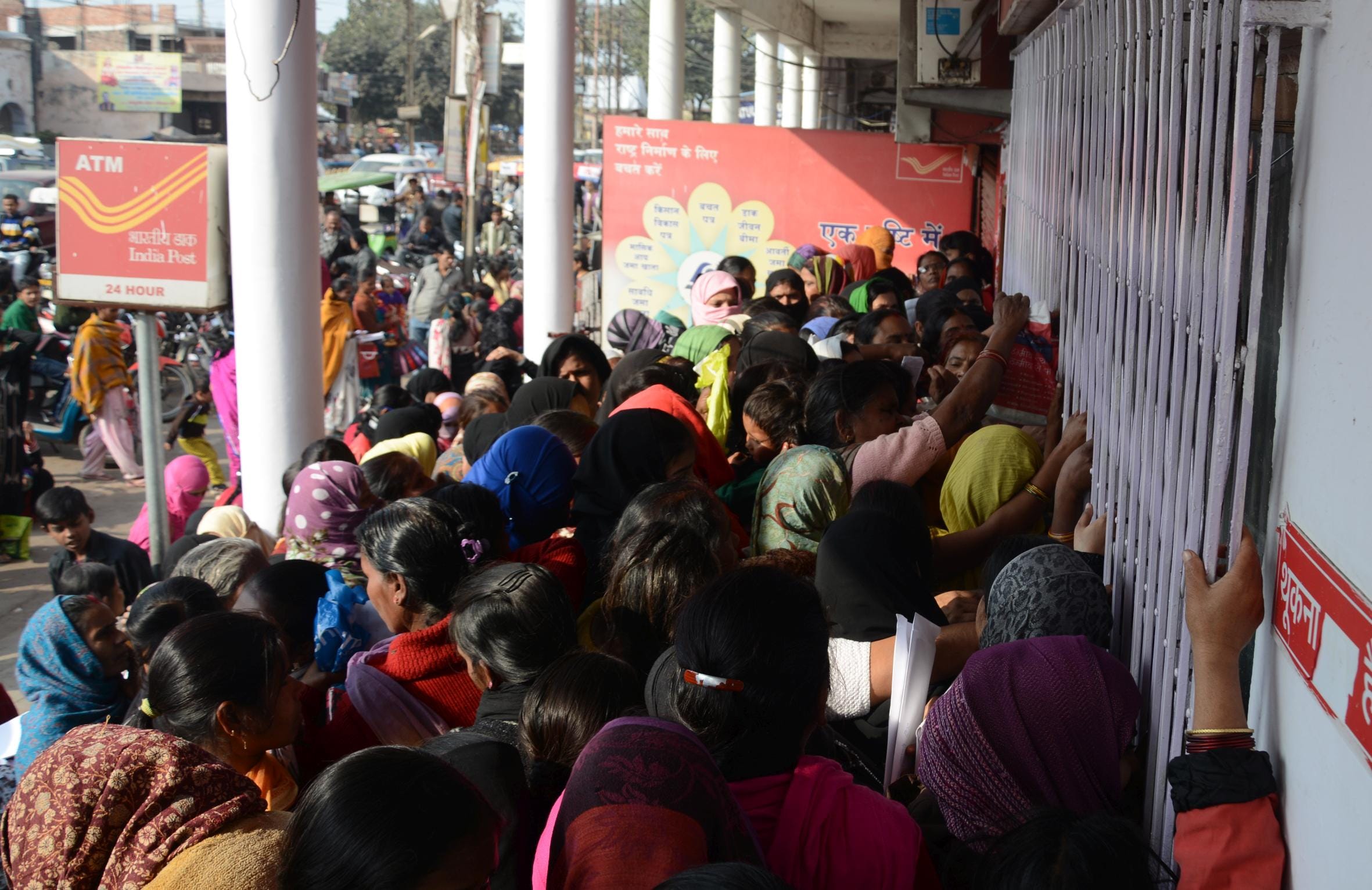 post office closed in lucknow due to rumours