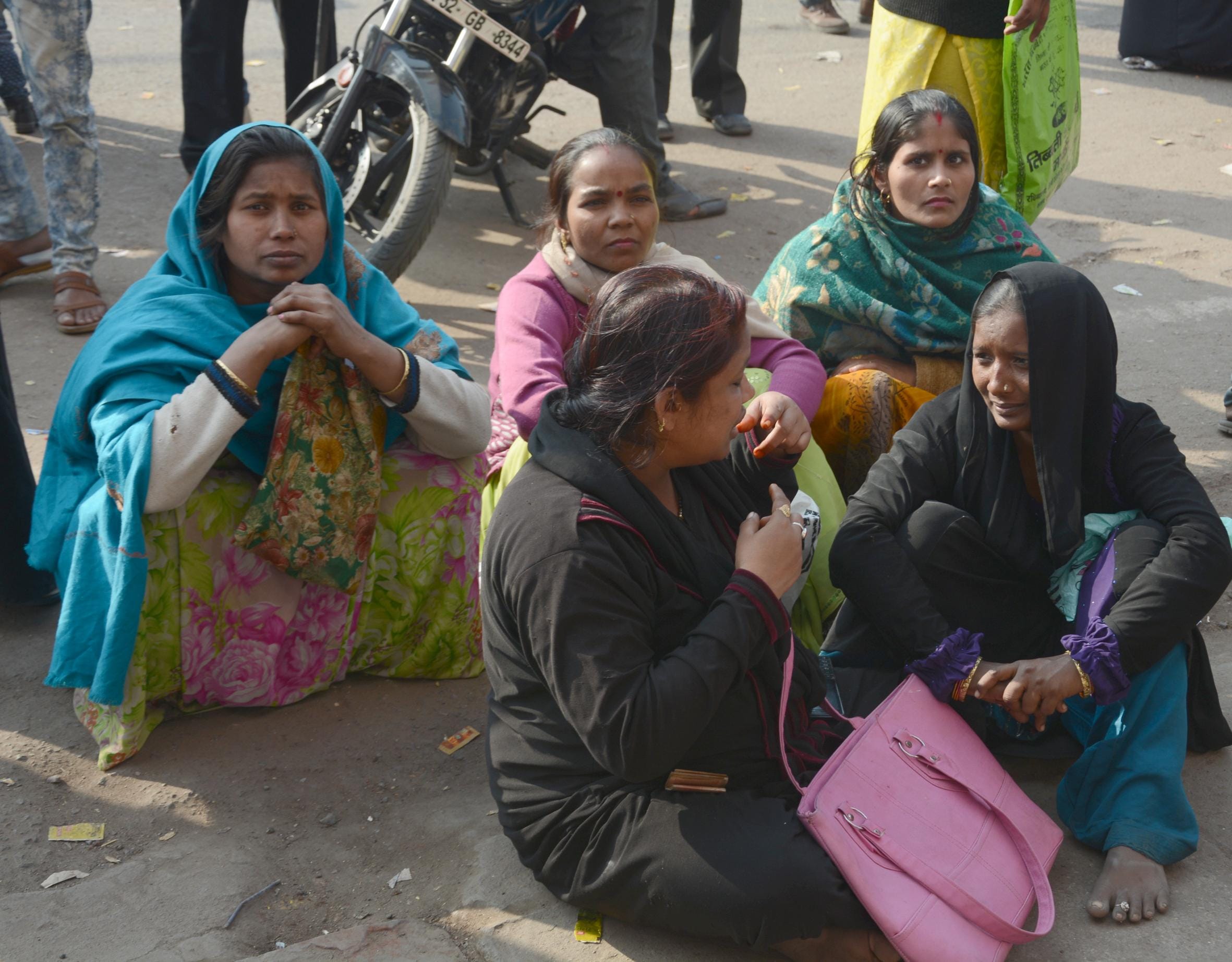 post office closed in lucknow due to rumours