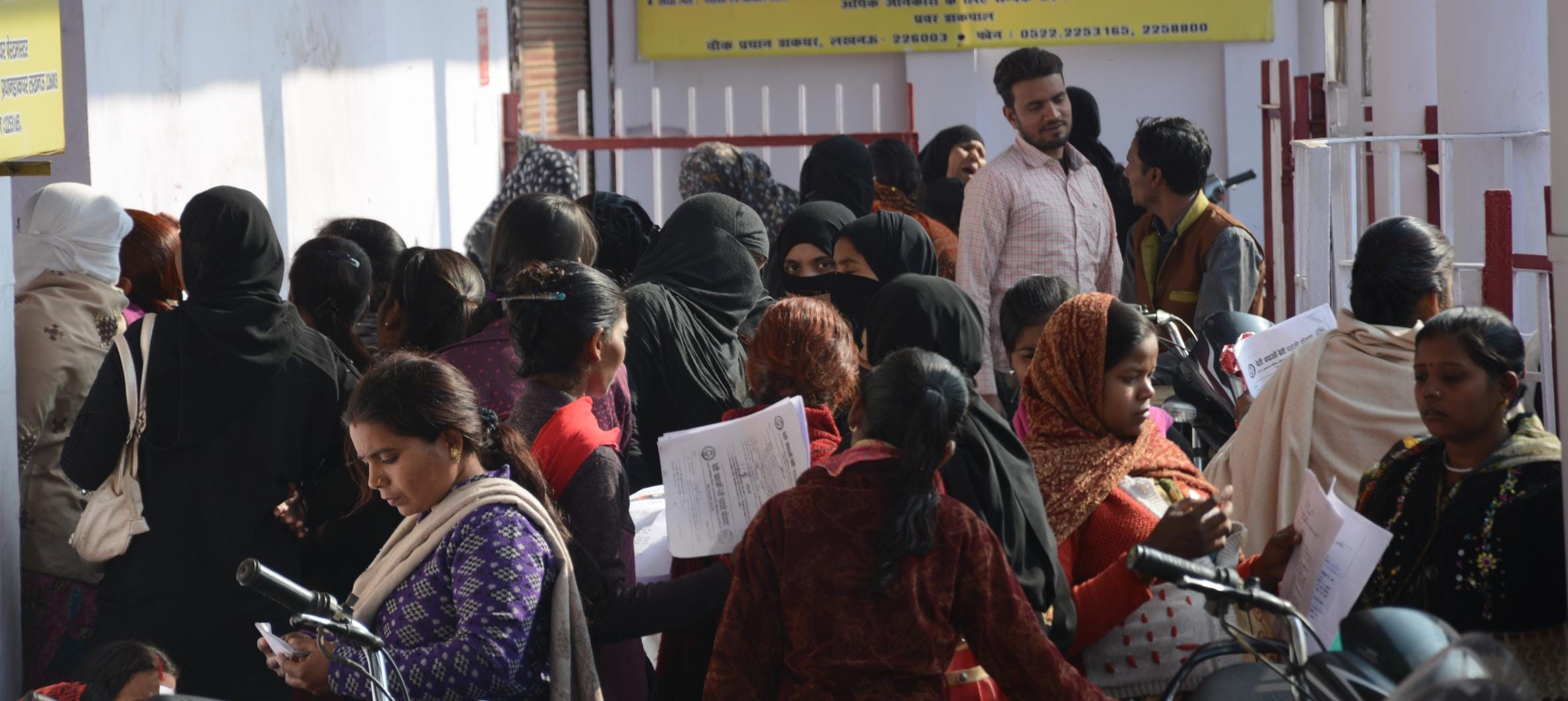 post office closed in lucknow due to rumours