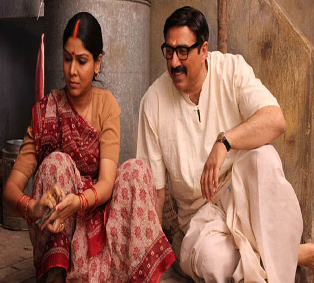 police arrest 4 for conning Rs 9 Lakh from actress Sakshi Tanwar father