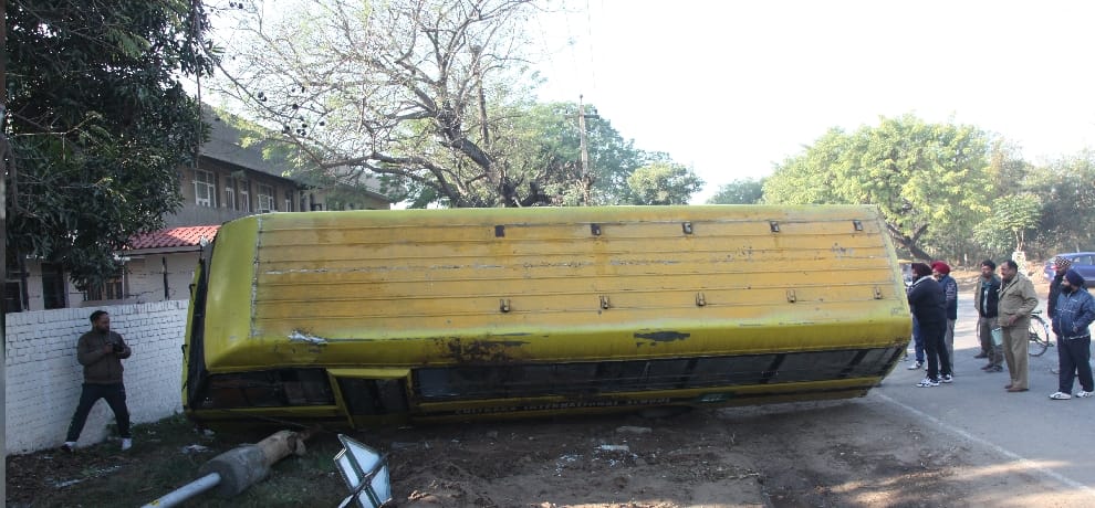 School bus full of children accident, was damaged back