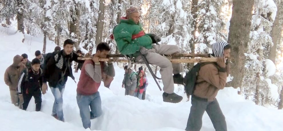 Village people walk 20 km on snow covered road to help old man to reach hospital