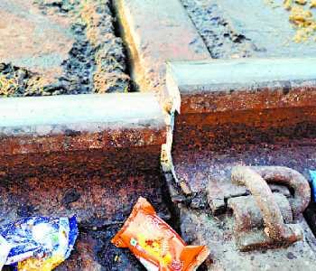 Railtrack broken Sabarmati Express train on landing, stirred