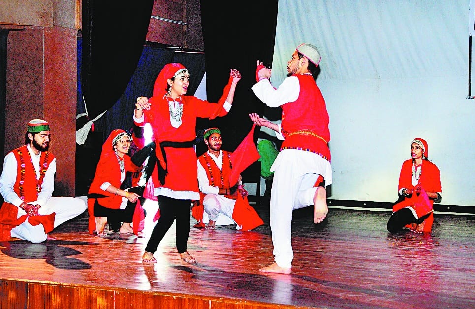 एकांकी प्रतियोगिता में कांगड़ स्कूल विजेता