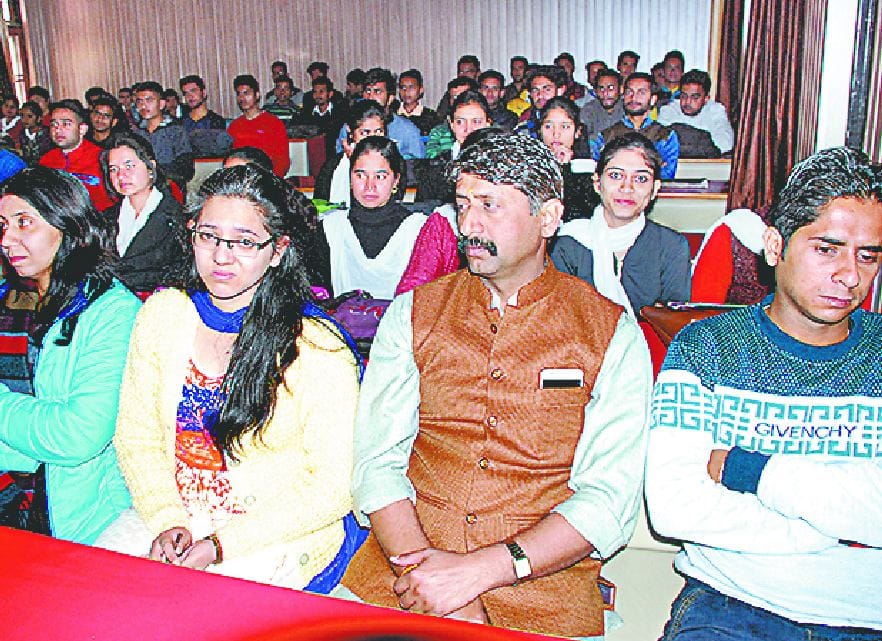 "Youth should come forward to change in society '