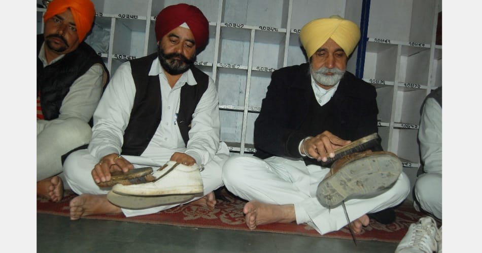 punjab cabinet minister sikander singh maluka at golden temple