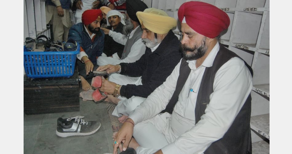 punjab cabinet minister sikander singh maluka at golden temple