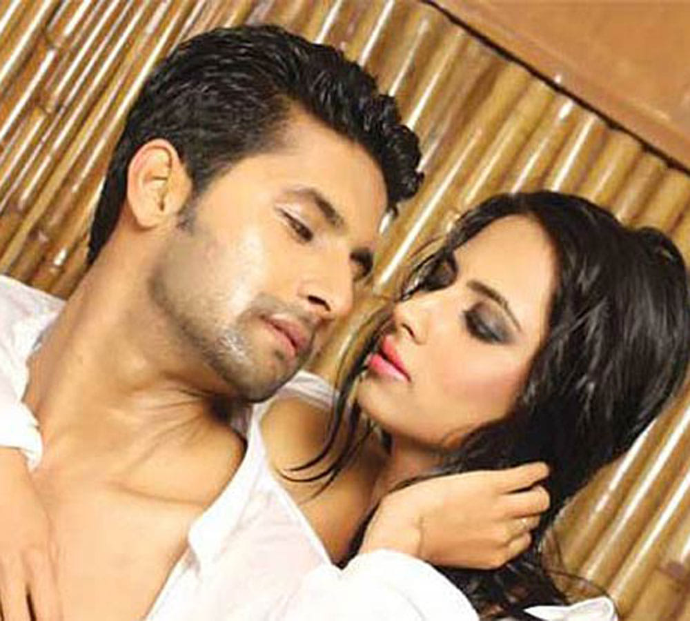 tv actor ravi dubey share a private photo with wife sargun