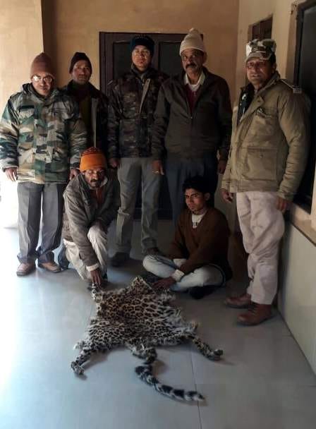 Skins Guldar two holding three absconding.