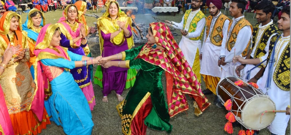 ... And began the celebration of Lohri, so far Pantgbaji said Bhangra