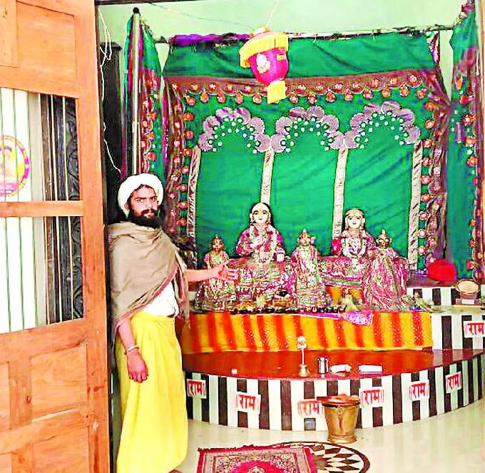 Jewelry theft from Kanak Mahal 