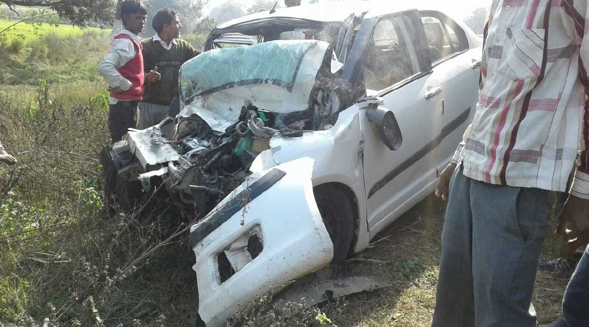  Trolley bus crashes, driver dies
