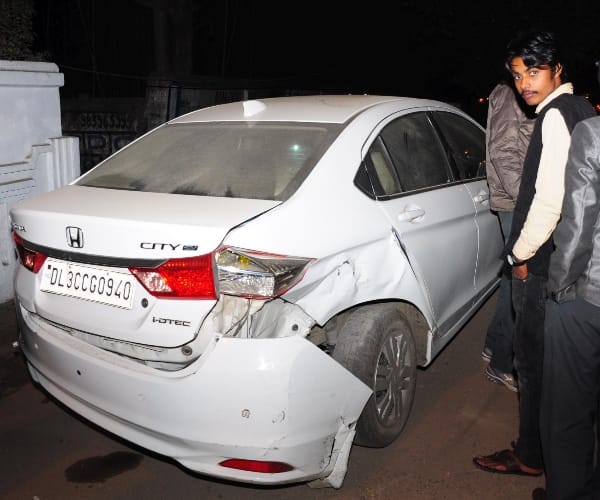 A car accident in lucknow in uttar pradesh.