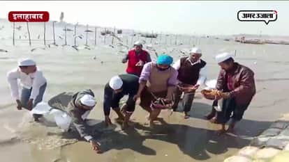 ALLAHABD NON HINDU PERFORMS GANGA CLEANING