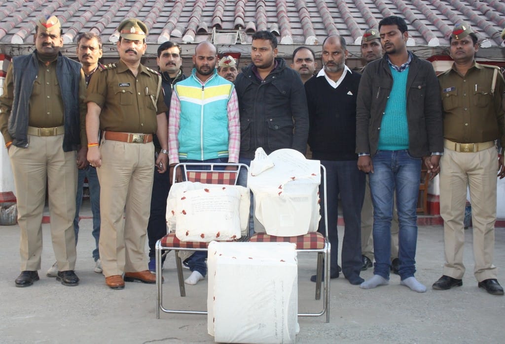 Four men arrested of a racket who send people 