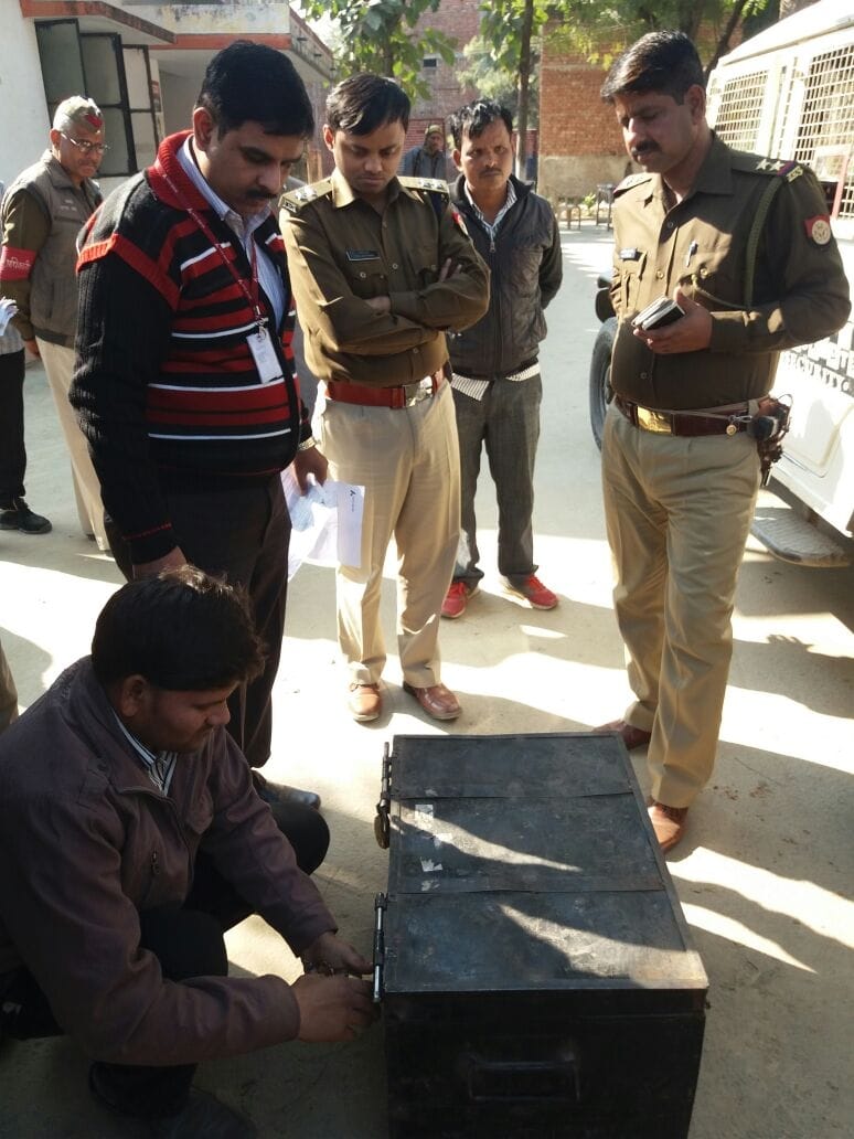 Varanasi Kpaseti from 50 lakh in cash van