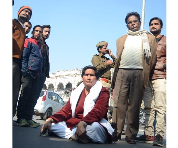 MLC leelawati protest in lucknow.