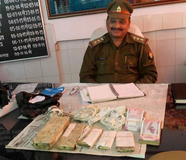 code of cunduct: 40 lakh seized, 2.5 kg gold and 50 lakh cash goin free in varanasi