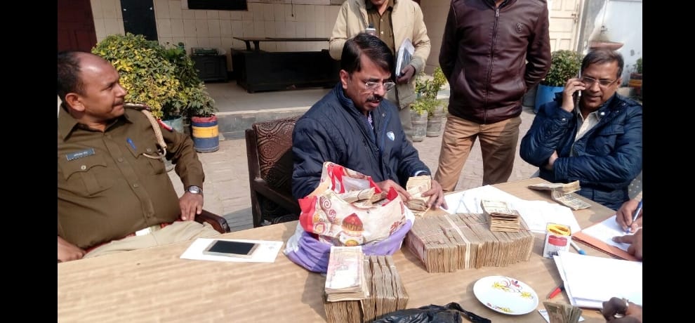 Sahibabad Police arrested 3 persons and seized Rs 31.65 Lakh in demonetised currency