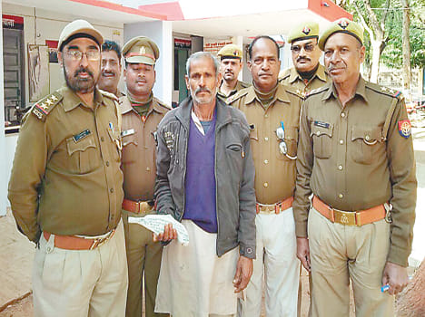 Police arrested three thousand rupees reward criminals