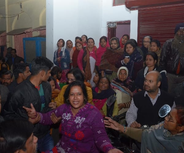 A student commits suicide in Lucknow.