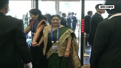 APOLOGISE FOR DISRESPECTING NATIONAL FLAG SAYS SUSHMA SWARAJ