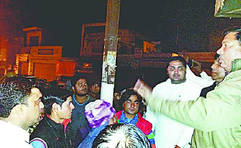 UP 100 crushed the innocent, Hungama