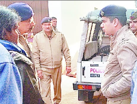 lakdi vyapari ke ghar dakaiti