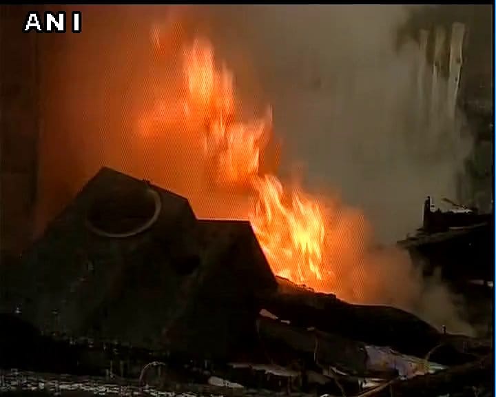 massive fire breaks at lalchowk area of srinagar