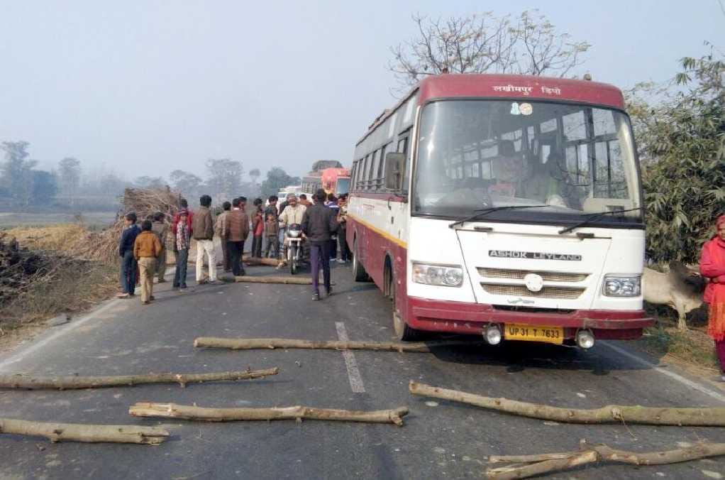 Pilibhit-Basti put the jam on the highway with the bodies, sabotage