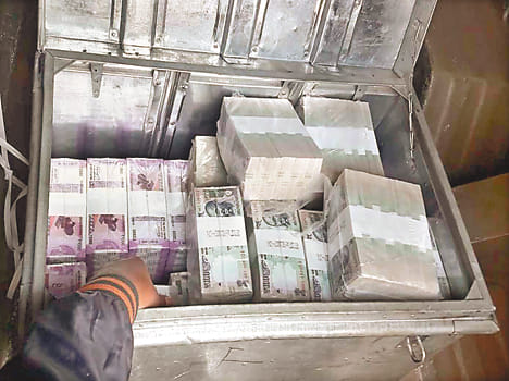 2.50 crore in cash found in the van, went to the bank