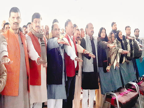 Applauds the achievements, LIU planted the ear