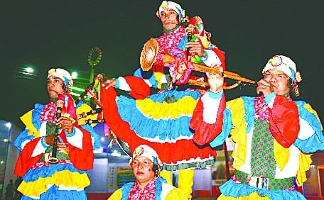 On the eve of the solidified color Uttarayani