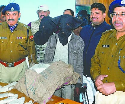 police caught weapons manufacturer in barabanki.