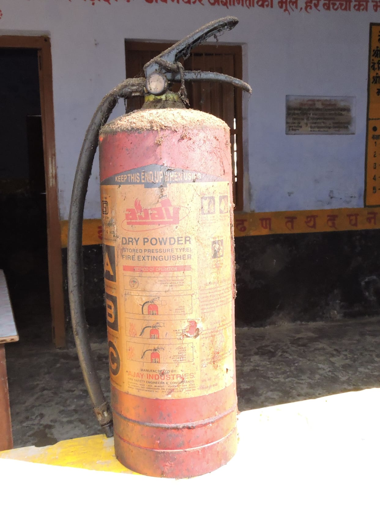 Pte dust cylinder, buckets are placed in garbage