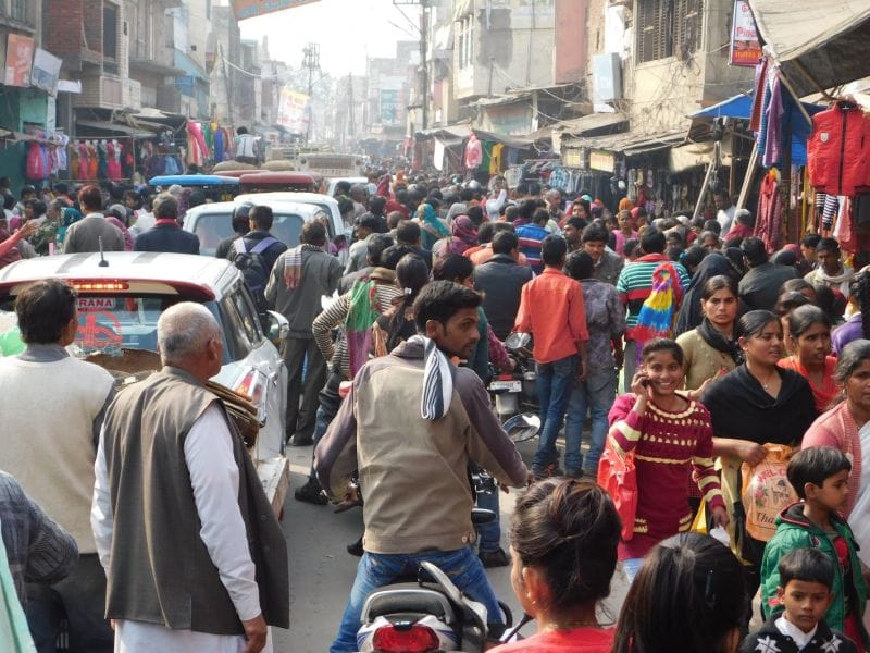  Sranya the chaotic traffic, the department raised hand