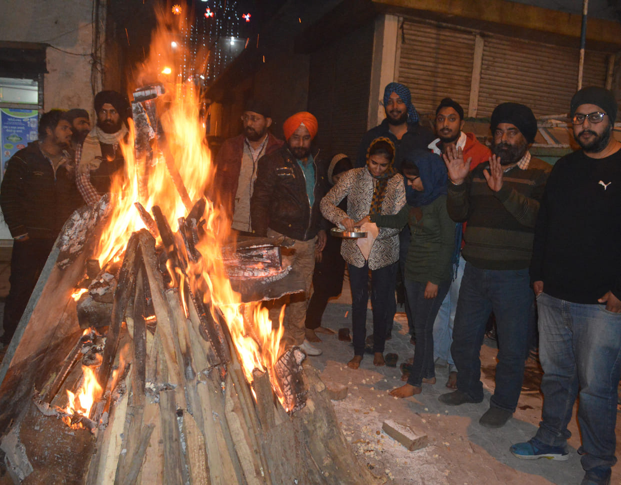 lohri celebrated in basti with bhangra and gidda