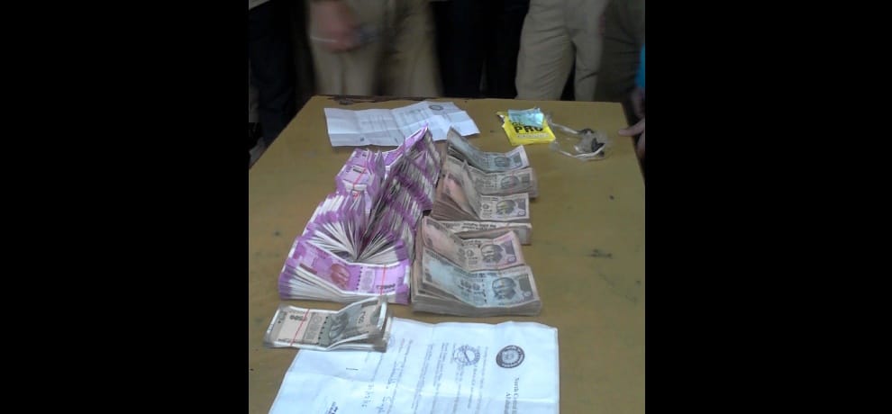 11.94 lakh recovered from New Delhi Railway Station, Karol Bagh traders were spreading