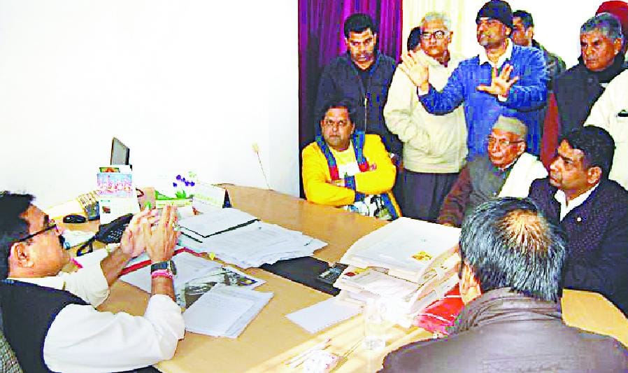 Traders stopped construction, Project Director Scope