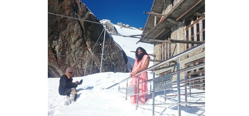15 feet snow on the way to shirgul mahadev temple in sirmour Himachal Pradesh