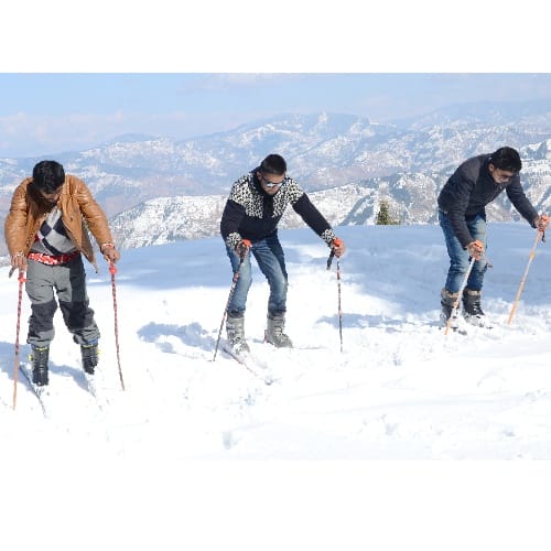 funny pictures in heavy snowfall in himachal