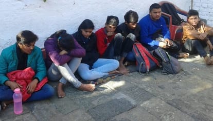 girl clicking photo, fell into river Alaknanda