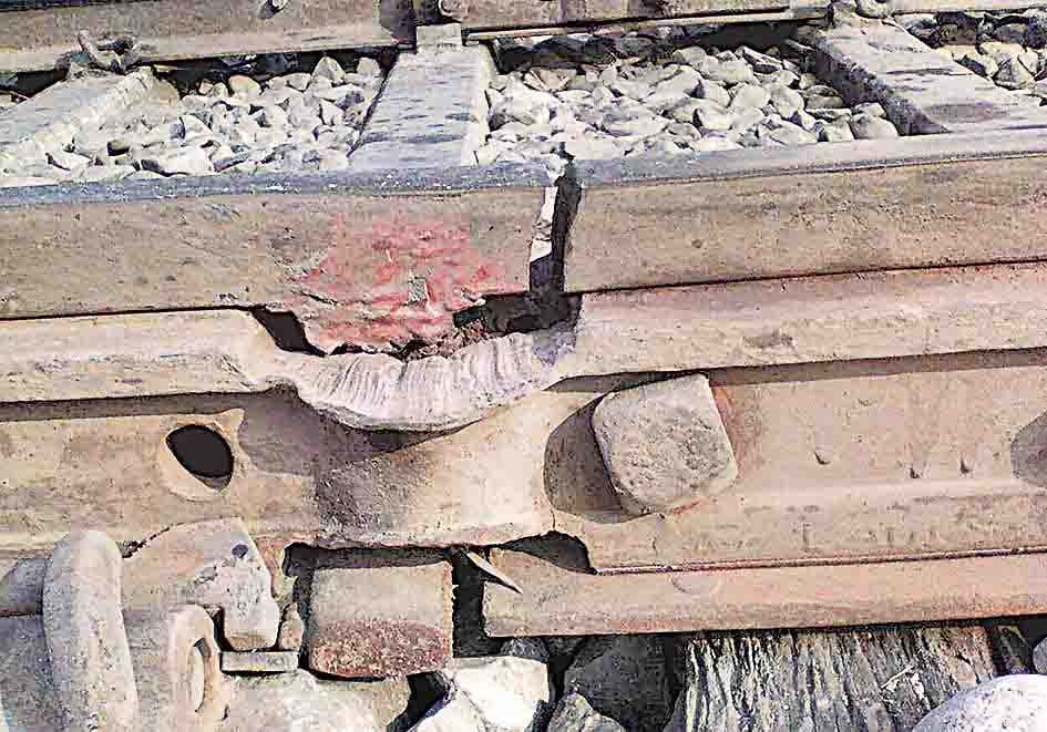 track fracture in amroha