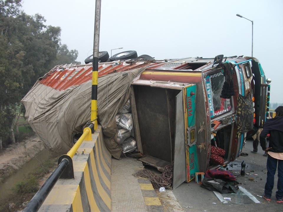 Truck accident in abohar punjab, 1 killed