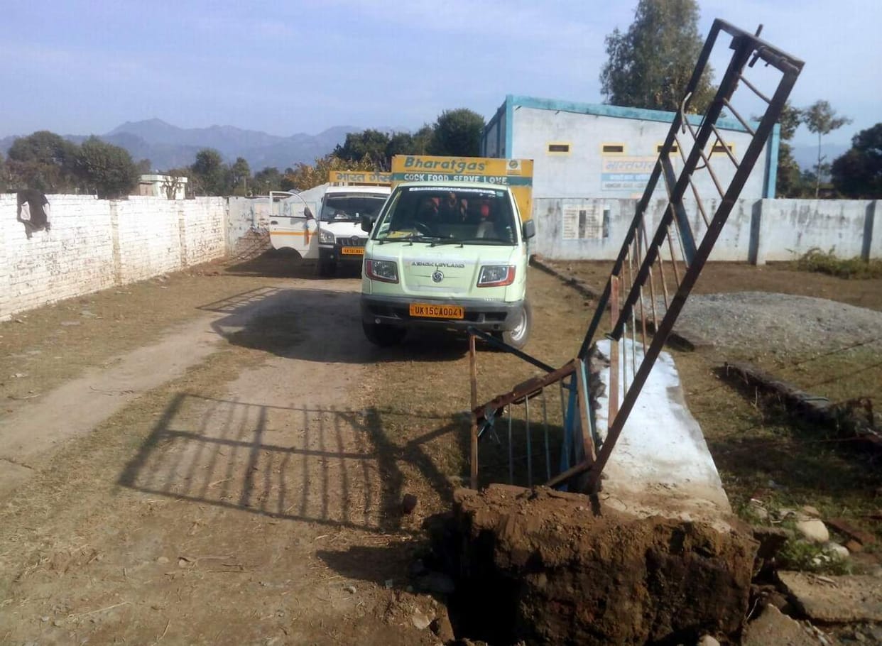 The elephant broke Maingate gas warehouse.